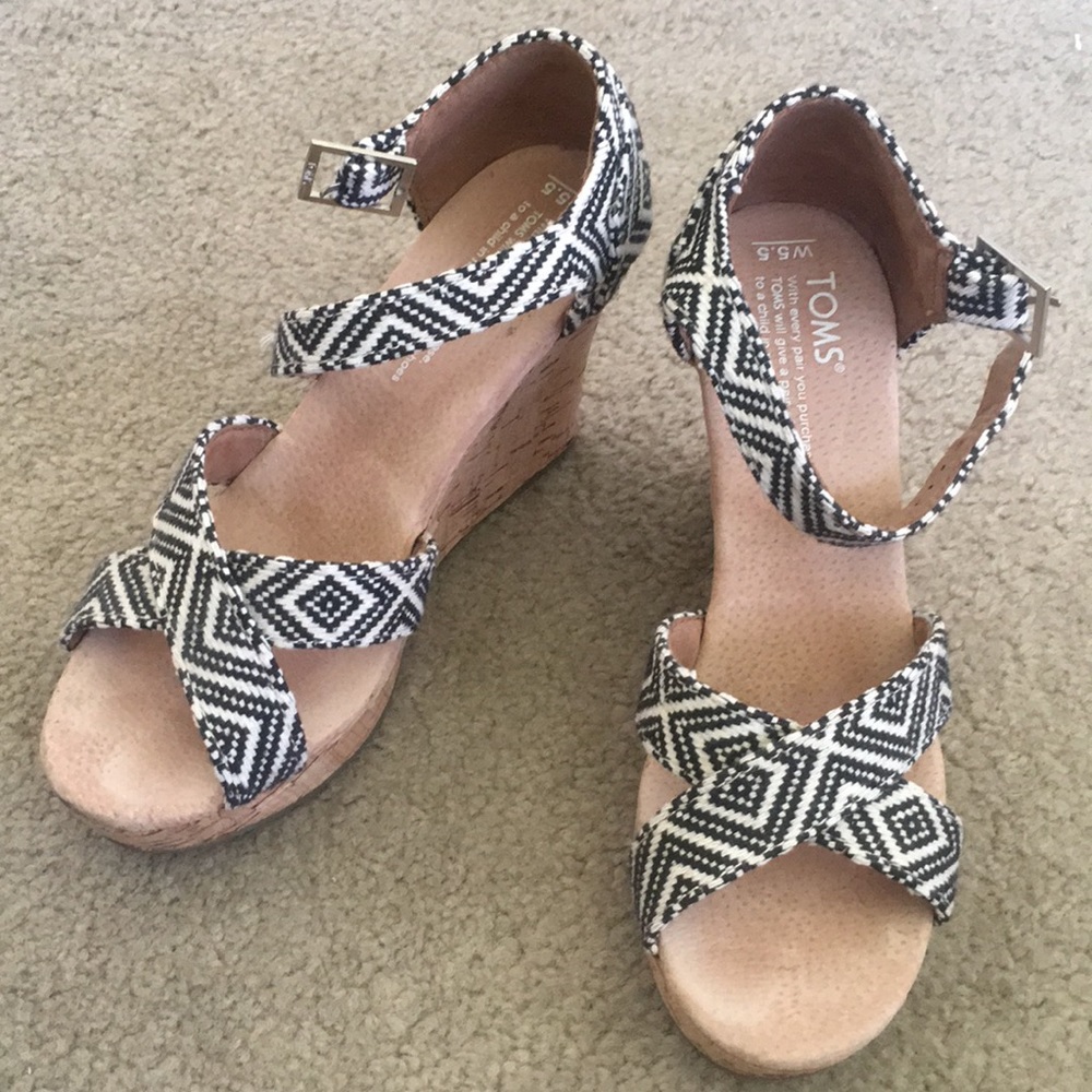 Toms Black and White Patterned Wedges